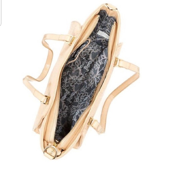 50% OFF CLOSE-OUT! Intricate 'Wall of Rose' Tote - Picture 5 of 7